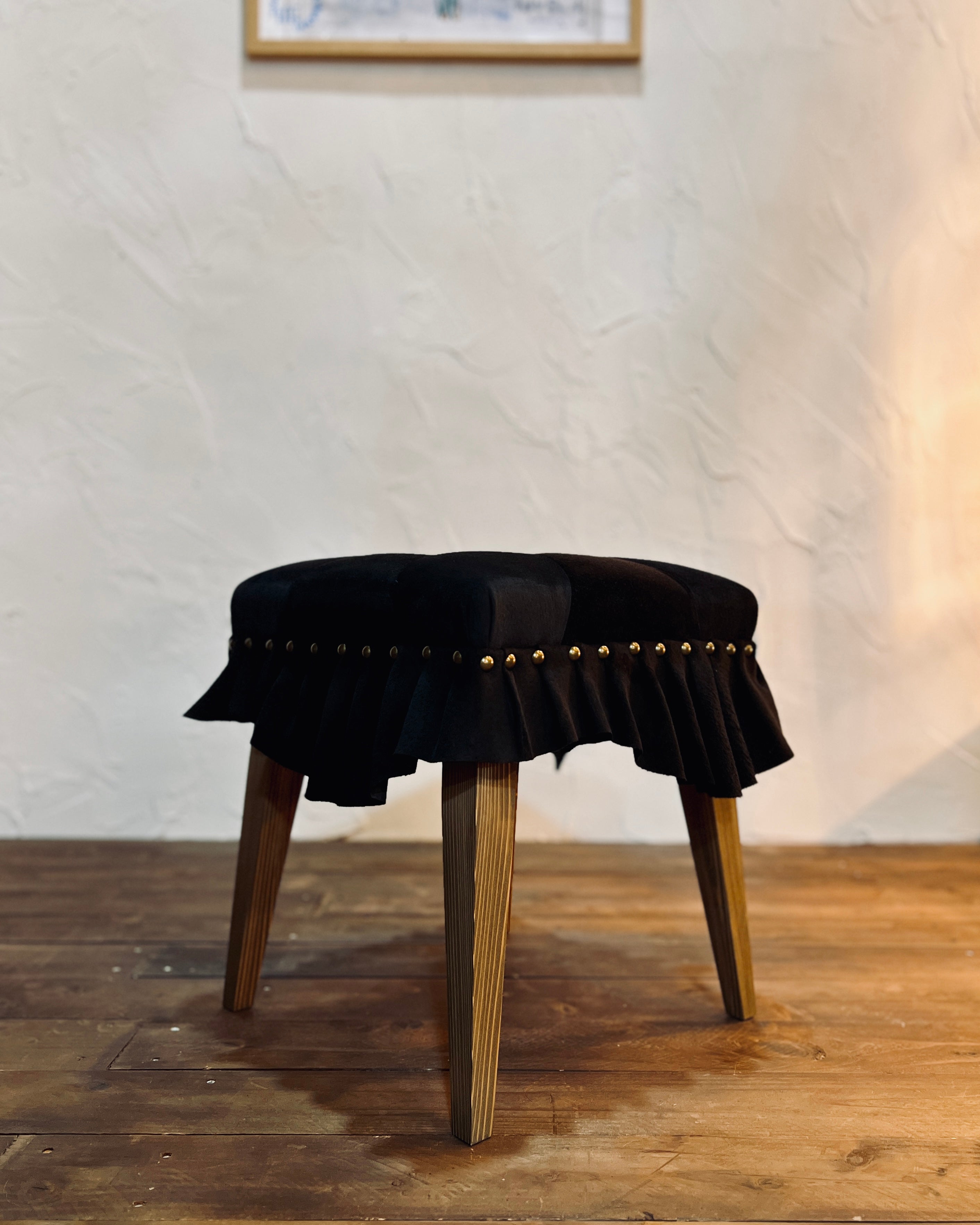 Swell Stool ~ｽｳｪﾙ･ｽﾂｰﾙ~ （豚革/漆黒）