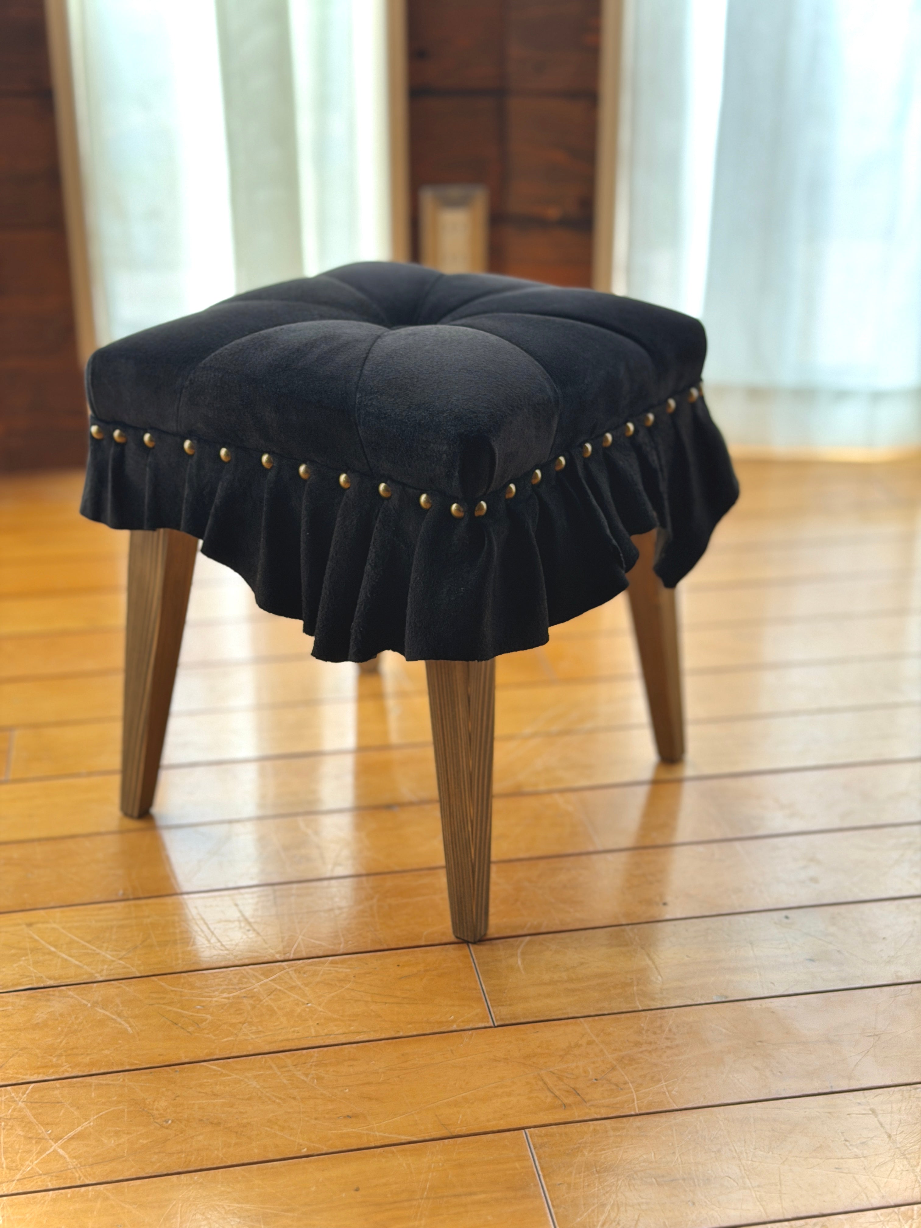 Swell Stool ~ｽｳｪﾙ･ｽﾂｰﾙ~ （豚革/漆黒）