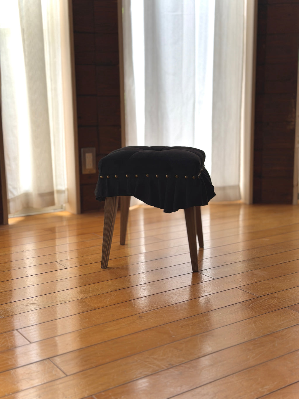 Swell Stool ~ｽｳｪﾙ･ｽﾂｰﾙ~ （豚革/漆黒）