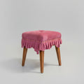 美しいドレスのように佇む「Swell Stool」〜可憐な桜色の豚革〜