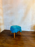 美しいドレスのように佇む「Swell Stool」〜澄み渡る空色の豚革〜