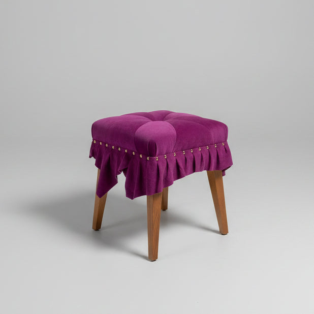 美しいドレスのように佇む「Swell Stool」〜気品あふれる紫紺の豚革〜
