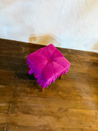 美しいドレスのように佇む「Swell Stool」〜気品あふれる紫紺の豚革〜